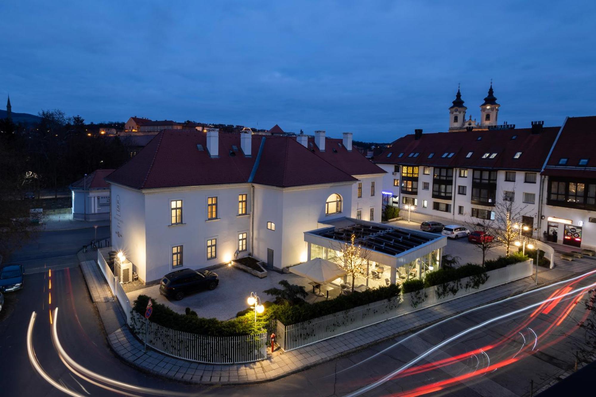 1552 Boutique Hotel Eger Esterno foto